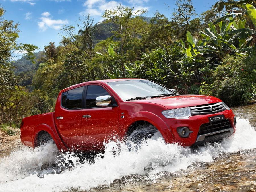  Mitsubishi L200 Triton HPE 2014 года  (фото 11 из 18)